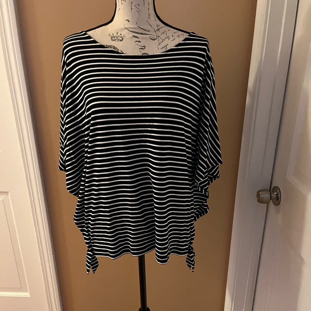 Size 3(16) Chicos NWT top.